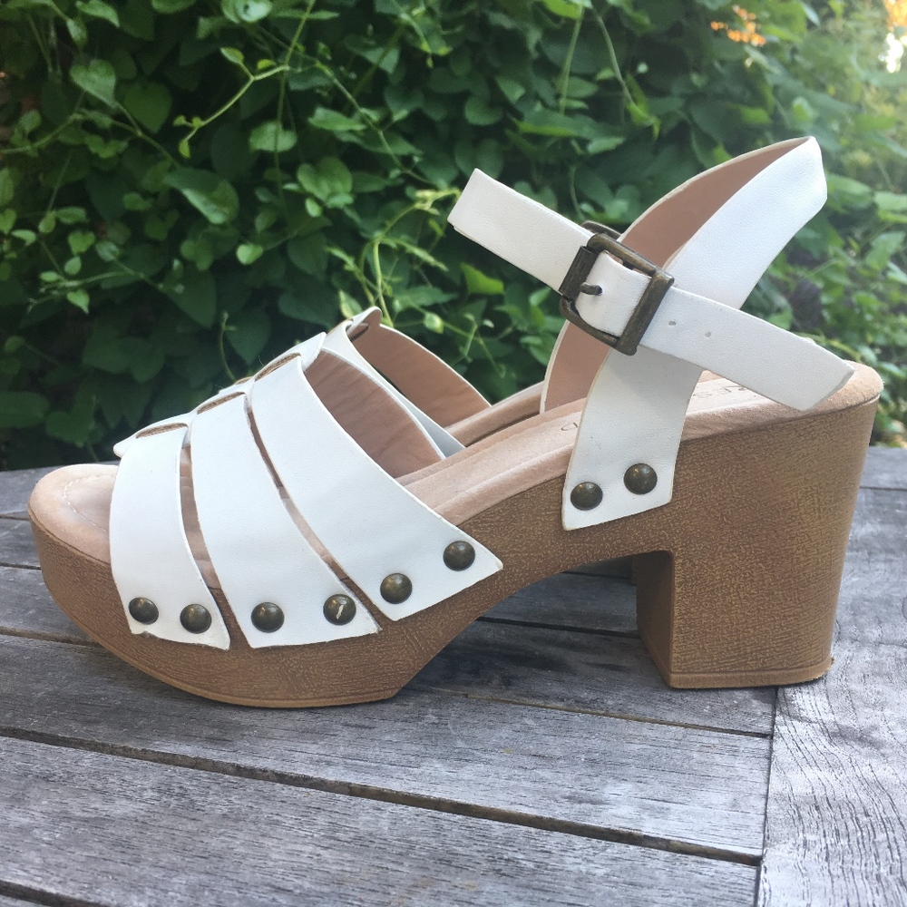 Modcloth Restricted Platform Sandals, sz 7